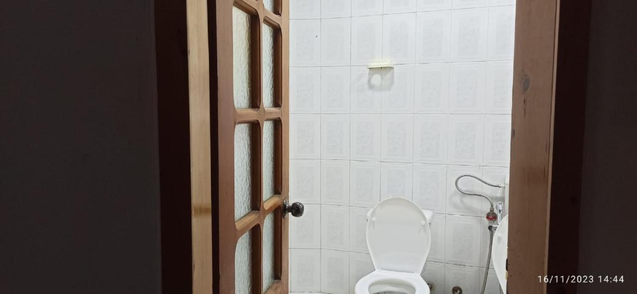 Royal Hostel Тирана Екстериор снимка