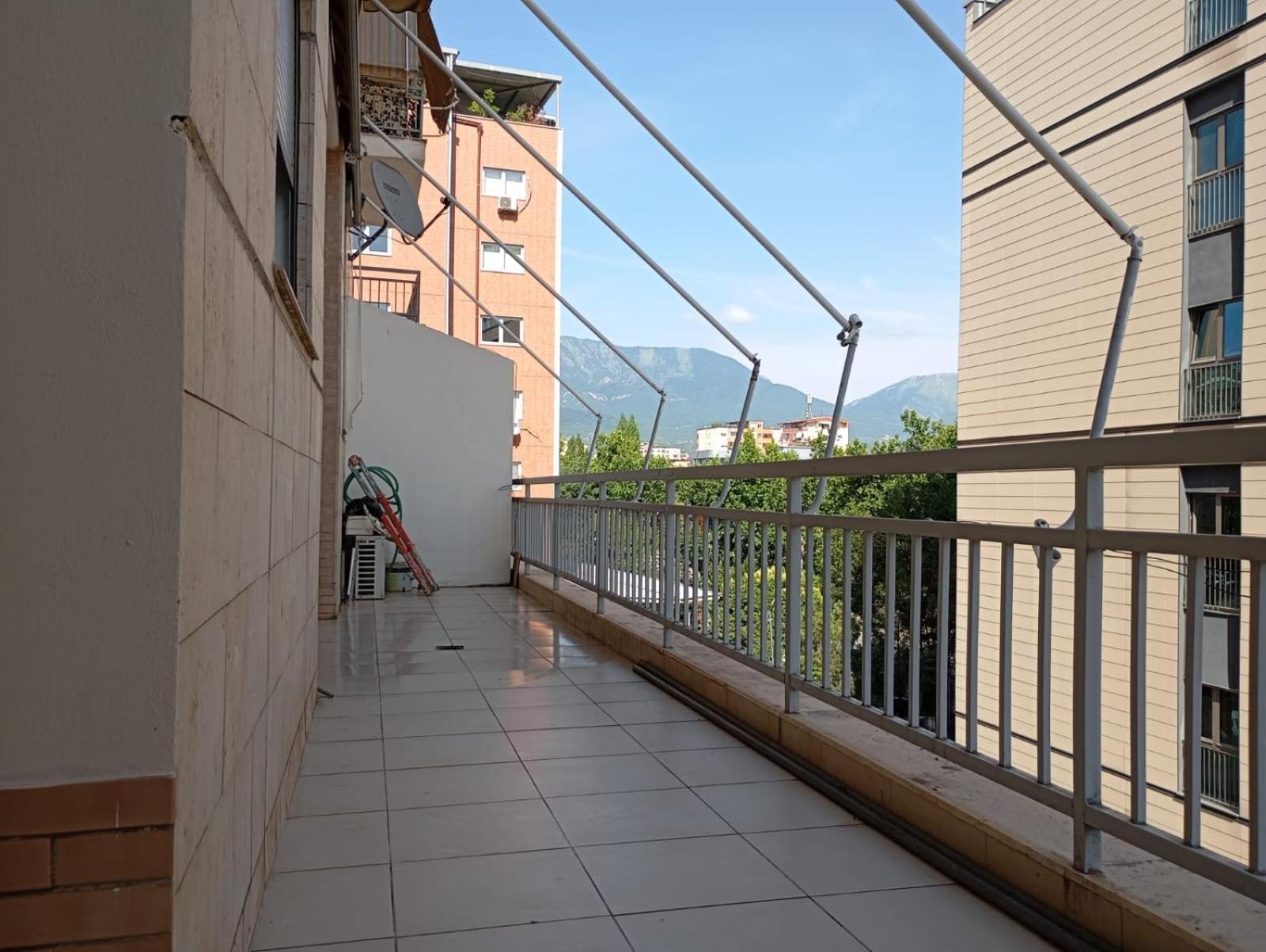 Royal Hostel Тирана Екстериор снимка