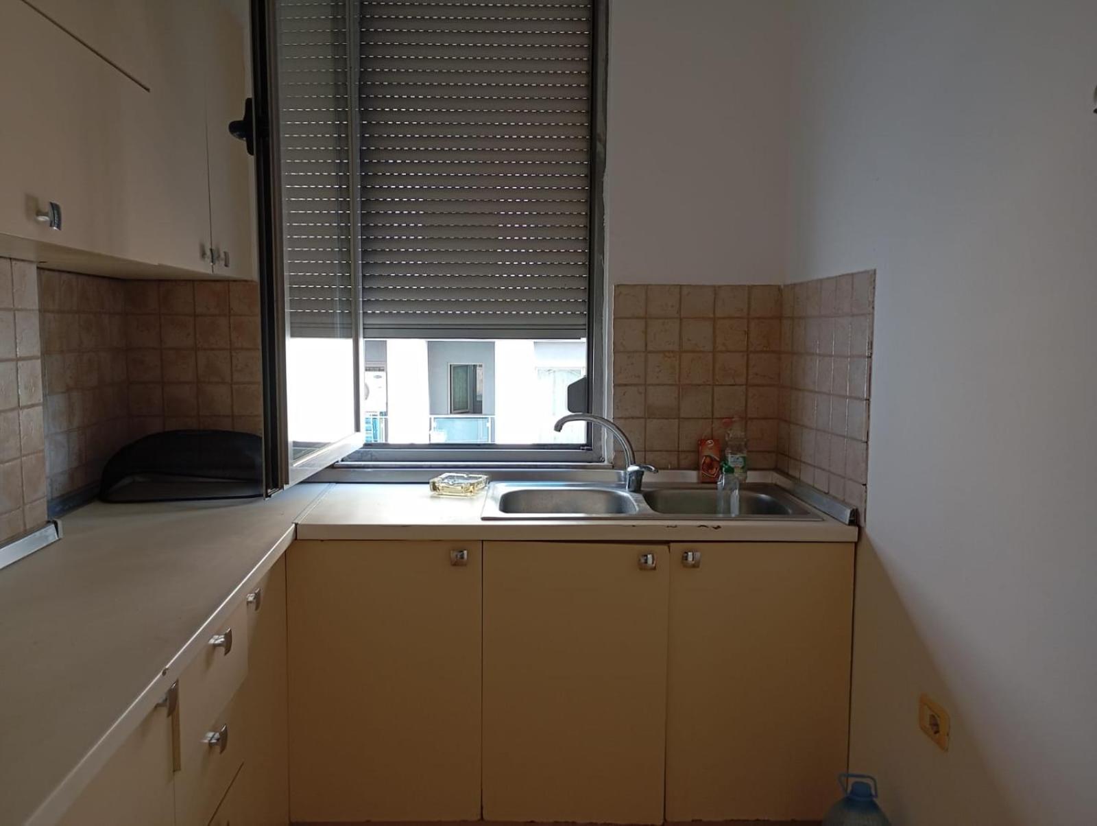 Royal Hostel Тирана Екстериор снимка