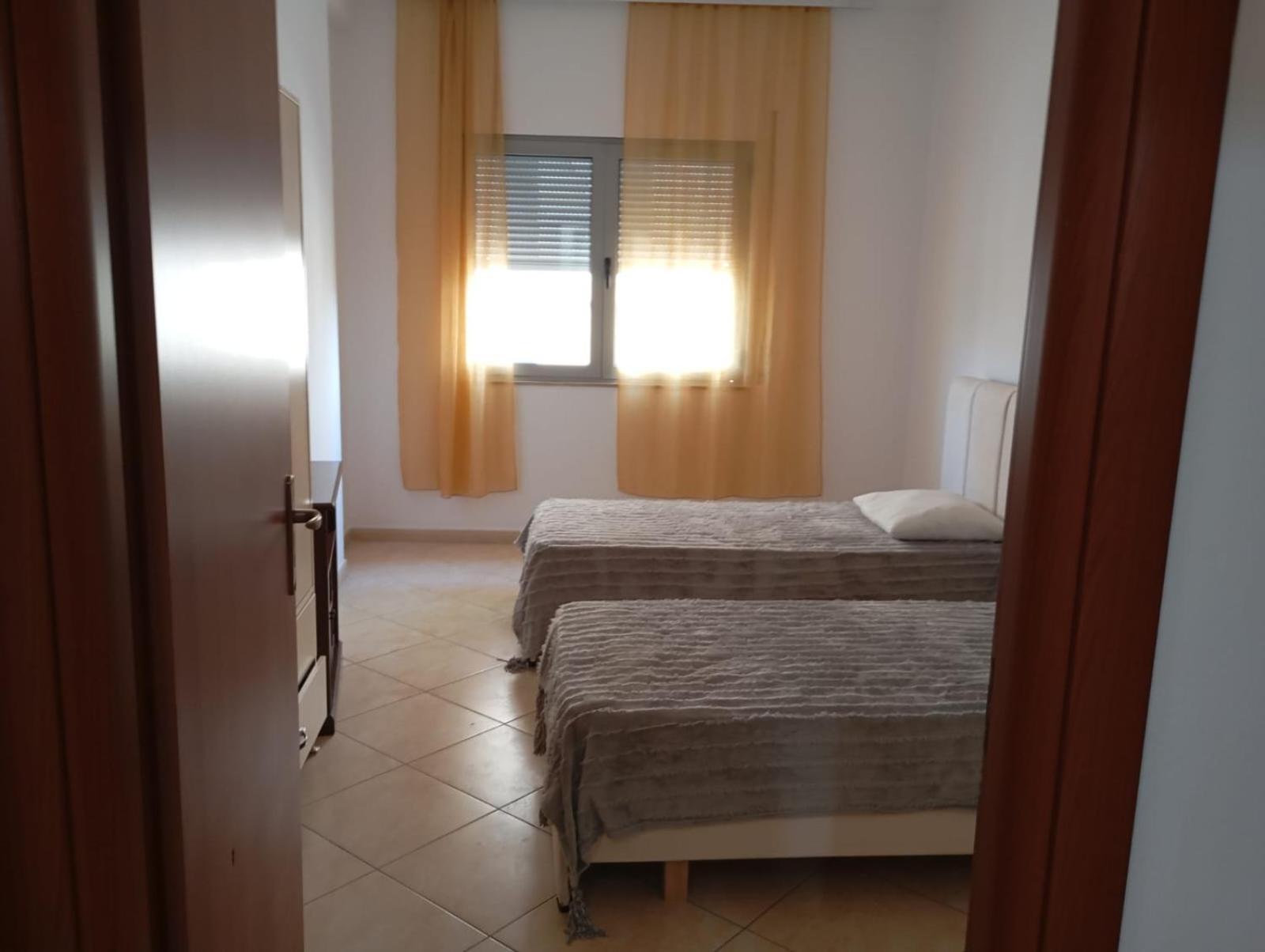 Royal Hostel Тирана Екстериор снимка